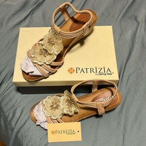 PATRIZIA FLOWERING SANDAL - Size 9 - Beige